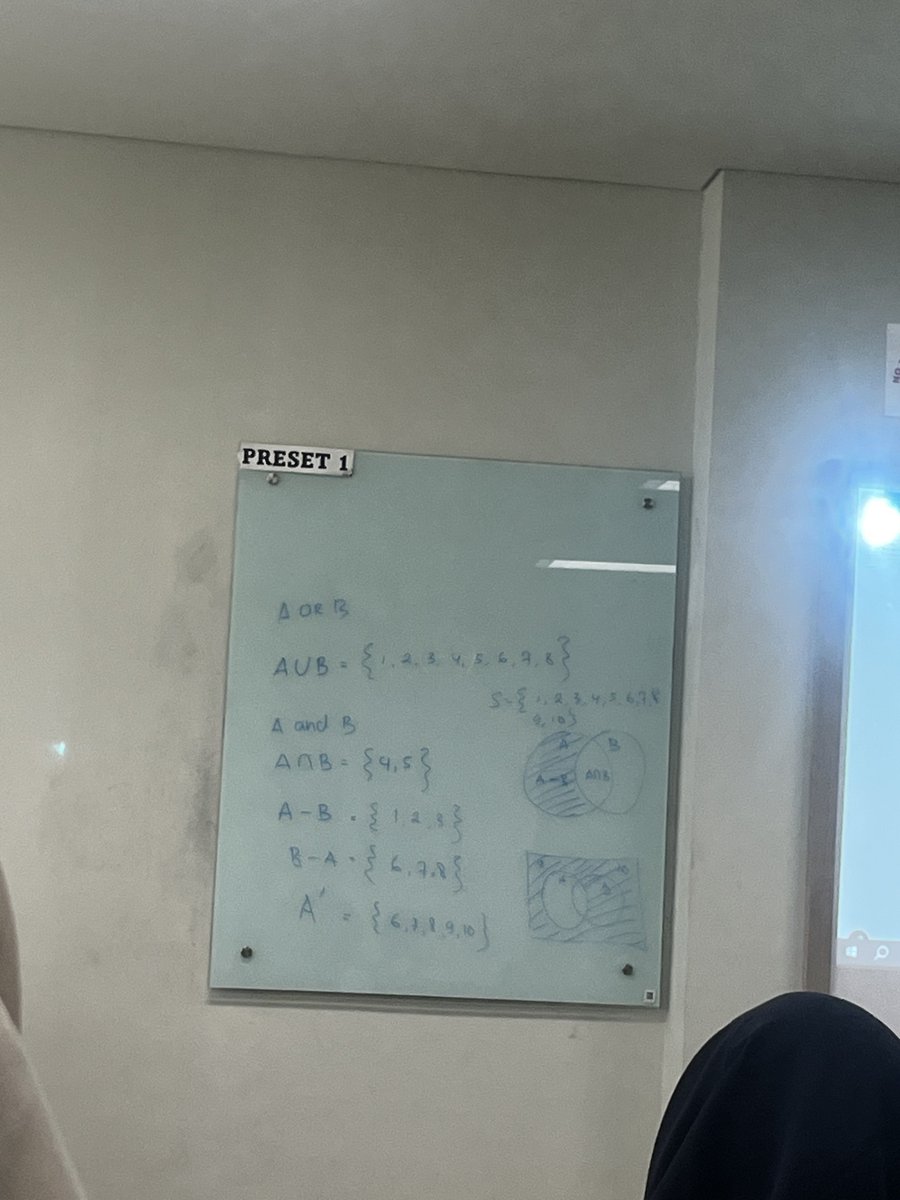 AkunbelajarTi's tweet photo. haiii it’s been a long timeee since my last tweet cumaa mau life update sedikity 🤏🏻
si tiba tiba udh semester 2 UDH MAU UTS PULAAA HUAAA, semester ini soo grateful karnaa sekelas sama my gurll and aku bertambah ambisss karna statistic bismiilah GPA 4.0 AAMIIN HAHAHA 🫶🏻👊🏻 https://t.co/B3VsPo7SzN