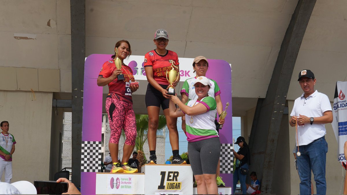 IESSElOro's tweet photo. #IESSteInforma | Hombres y mujeres participaron en la Carrera 3K por el Día Mundial del Riñón, demostrando su compromiso con la salud.
Los 3 primeros lugares de cada categoría fueron premiados. 

¡Gracias por correr junto al Hospital General Machala! 🏃‍♂️💜 https://t.co/ObL7O0qFbP