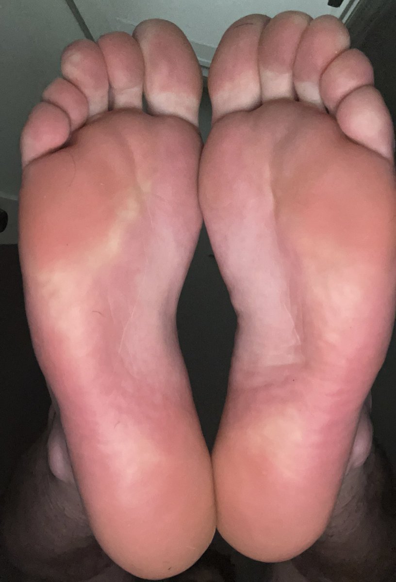 AnthonyBar52088's tweet photo. RT if you licking these stinky dogs like a good boy #malefeet #findomalpha #cashmaster #stinkyfeet #cashfags #straightfeet https://t.co/6EKh5Kzcbz