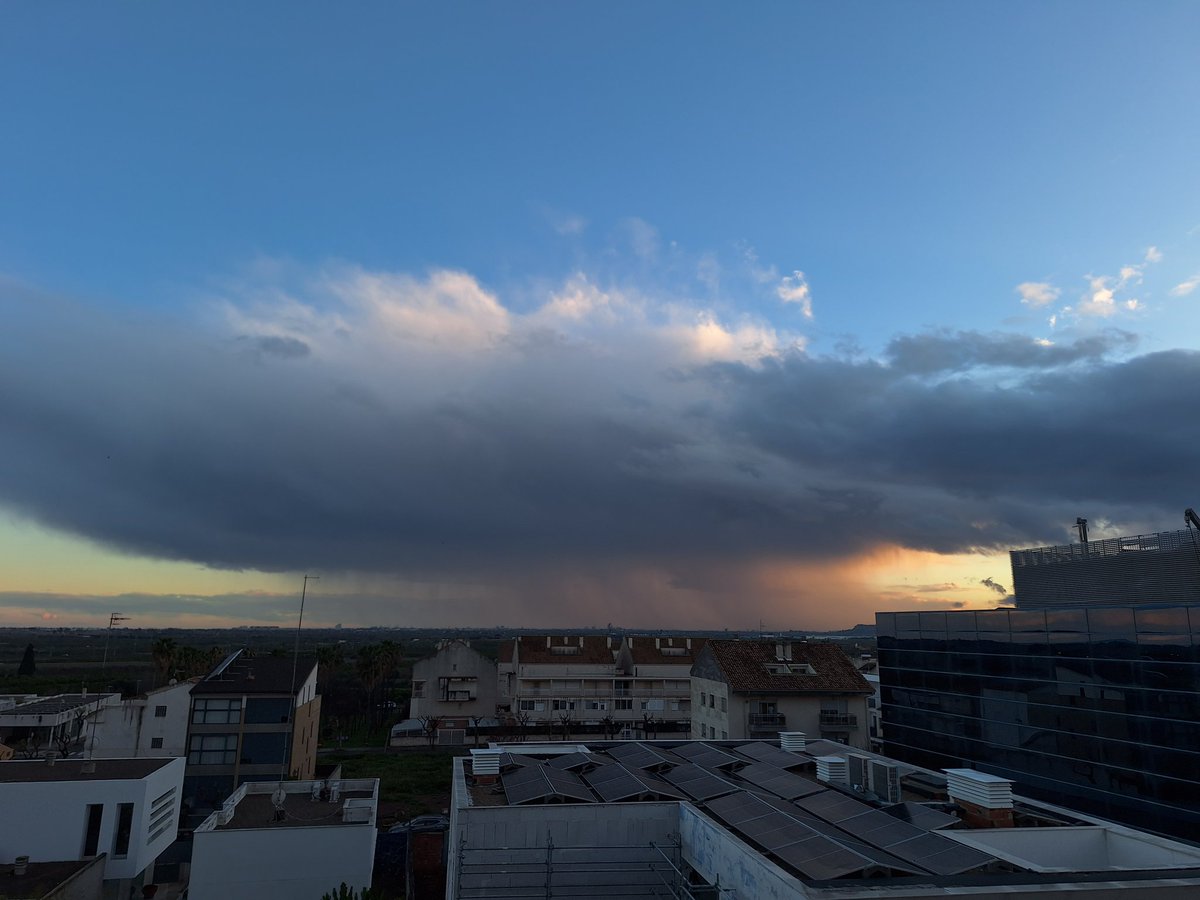 JAlarteM84's tweet photo. Atardecer desde Almenara @apuntoratge @apunt_media https://t.co/8EQdPkFxFs