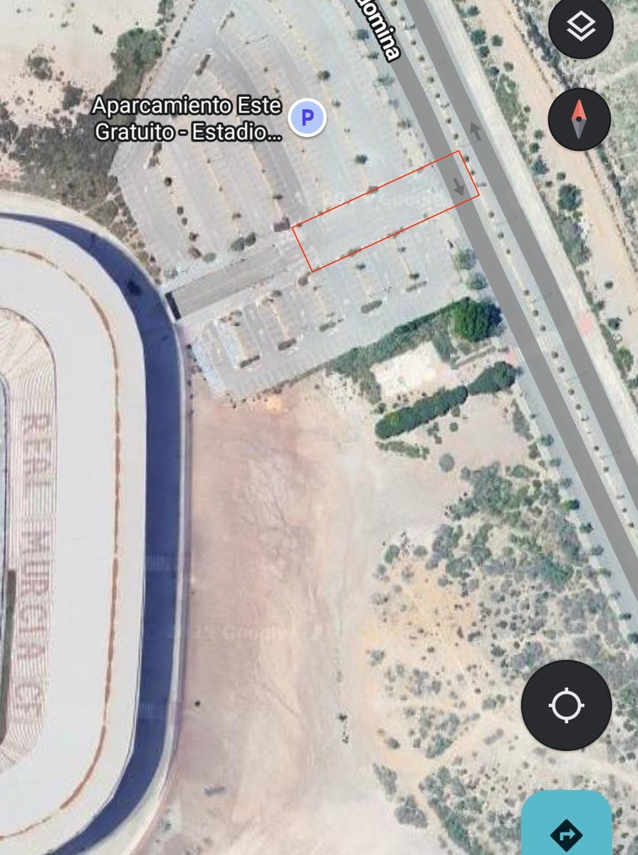 ChusoMu's tweet photo. @MurciaPolicia @realmurciacfsad @Fuenla Por favor, controlen los estacionamientos indebidos que ocupan y colapsan las vías de SALIDA del aparcamiento. Todos los partidos hay gente que aparca y CIERRA las vías de salida del aparcamiento, obstáculizando la evacuación. Hay plazas libres y la gente aparca en la vía. 1/2 https://t.co/Uv6Z7ISfK3