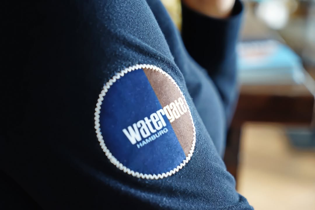 WatergateHH's tweet photo. 🌞 St. Pauli Landungsbrücken: An der Hafenkante lädt das Wetter mit viel Sonnenschein zum Wochenstart ein. Wir haben eine coole Location zum Chillen, Schiffe gucken, leckeres Essen und köstliche Drinks für euch am Start. Elbe - näher geht's nicht! ⚓ https://t.co/aeyxhD5bR4