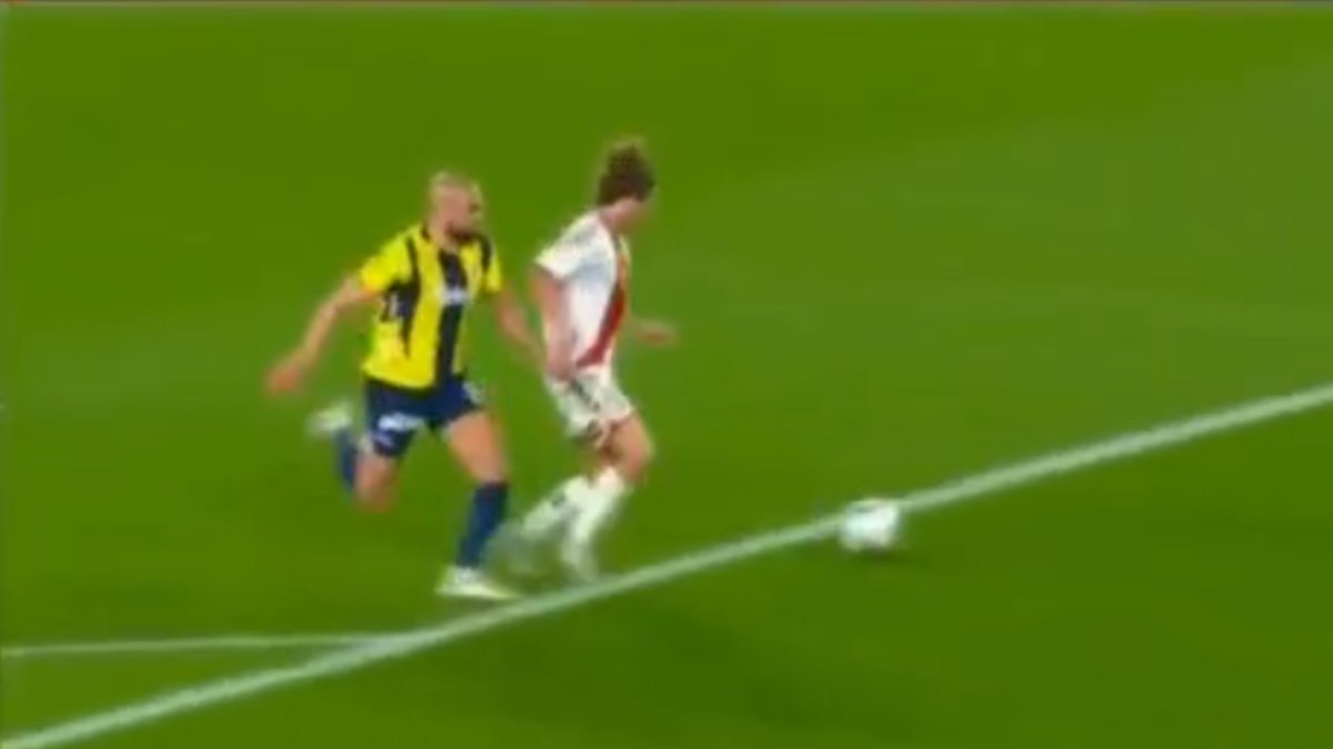 Food_Professor's tweet photo. hakem #samsunspor 'un penaltılarını vermiyor. maç sıkandal pozisyonlar ile devam ediyor.
#FBvSMS https://t.co/lWKIUg6q2F