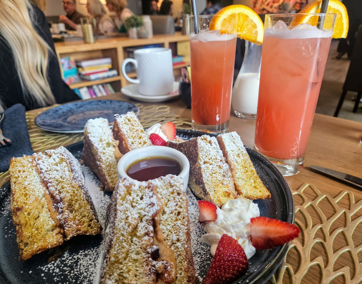 erikk292mke's tweet image. Impromptu ARIA Brunch Breaking Bread, thank you @SaintKateArts for the wonderful hospitality.  #visitmke #zeroproofdrinks #mocktails