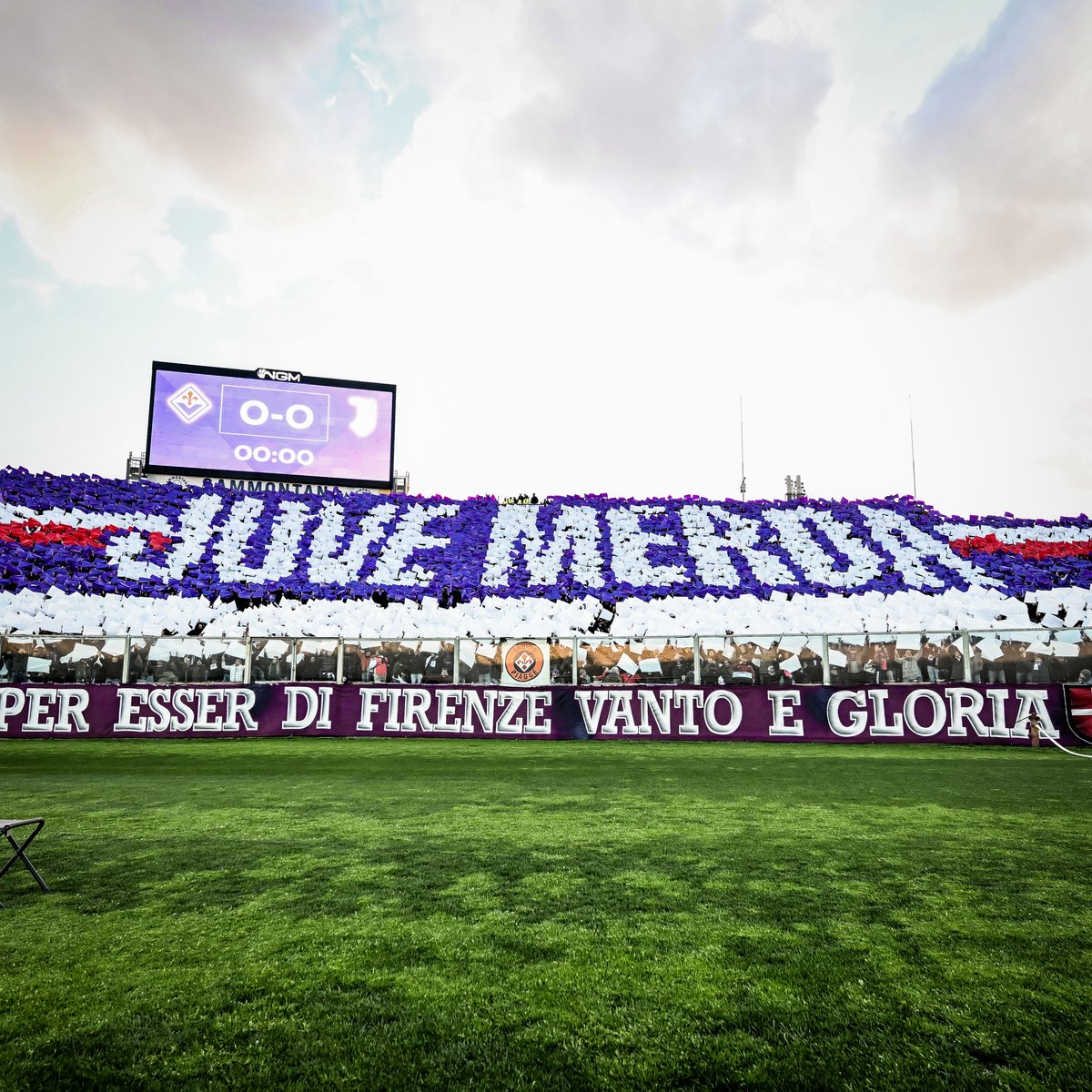 Fiorentina's tifo against Juventus:

'Juve s--t'

😳