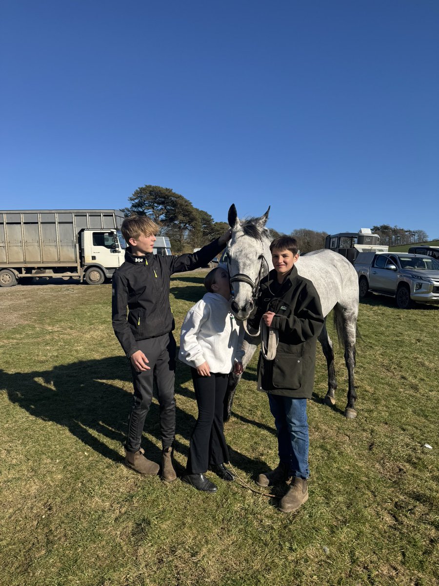 Well done to young amateur jockey Rian Corcoran who rode a double at Buckfastleigh point to point today, the second winner aboard our very own First Lord Du Cuet #nametofollow 👏🏻