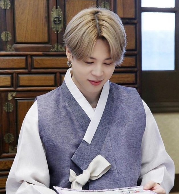 isasjikook's tweet photo. Rebirth » Un mini #kookminau #jikookau donde jm y jk se ven envueltos en un matrimonio arreglado. Y jk, el que está más en desacuerdo, tendrá que lidiar con un esposo al que no ama ni amará en ningún momento. 

Sin embargo, el futuro siempre será totalmente incierto. https://t.co/k9PQXbjkg4