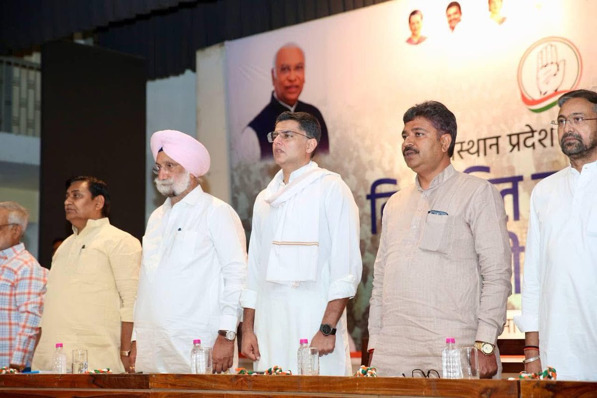 IndrajGurjarinc's tweet photo. आज राजस्थान प्रदेश कांग्रेस कमेटी द्वारा आयोजित विस्तारित कार्यकारणी की बैठक में AICC महासचिव जनप्रिय नेता श्री सचिन पायलट जी के साथ शामिल हुआ। 

बैठक को राजस्थान के प्रभारी श्री सुखजिंदर सिंह जी रंधावा जनप्रिय नेता श्री सचिन पायलट जी, पीसीसी चीफ़ श्री गोविन्दसिंह जी डोटासरा नेता प्रतिपक्ष श्री टीकाराम जी जूली पूर्व पीसीसी चीफ़ डॉ सीपी जोशी जी AICC सचिव श्री चिरंजीव राव जी, श्री रितिक मकवाना जी ने संबोधित कर संगठन की मज़बूती के लिए दिशा निर्देश दिये। 
@SachinPilot @Sukhjinder_INC @GovindDotasra @TikaRamJullyINC @Chiranjeev_INC @rutvik_ @PunamPaswanINC @INCRajasthan