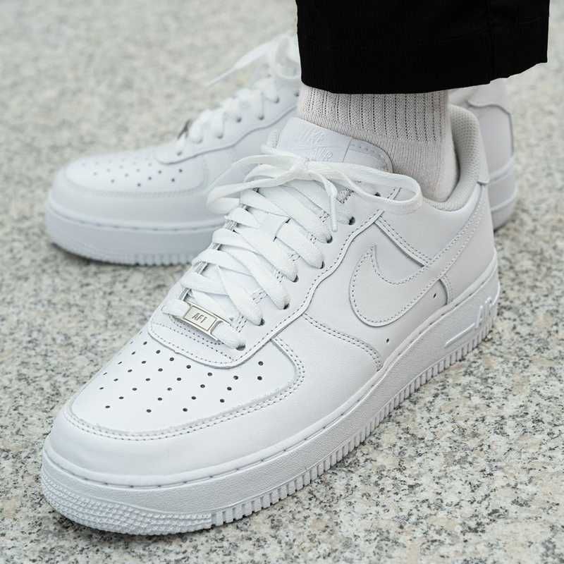 SneakerShouts's tweet photo. RARELY ON SALE 🐰 
25% OFF the Nike Air Force 1 Low "Triple White" 

MENS: https://t.co/akpADHq8uP 
WOMENS: https://t.co/4xgdLlV0QT https://t.co/T3QKWmriKP