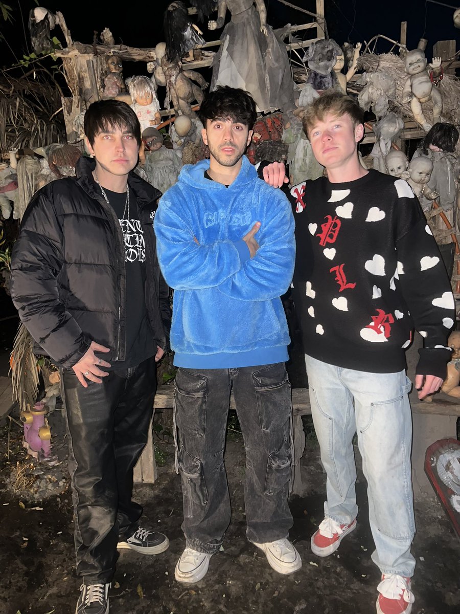 SamandColby's tweet photo. we’ve been waiting YEARS to get access to Doll Island… this was an adventure of a lifetime that took a dark turn after a ritual to summon the spirit of La Llorona 👰🏻‍♀️
•
vid w/ @fedevigevani out now!  (PS - OUR WHOLE CHANNEL IS NOW DUBBED IN SPANISH ‼️) https://t.co/uhEXsbdNjM