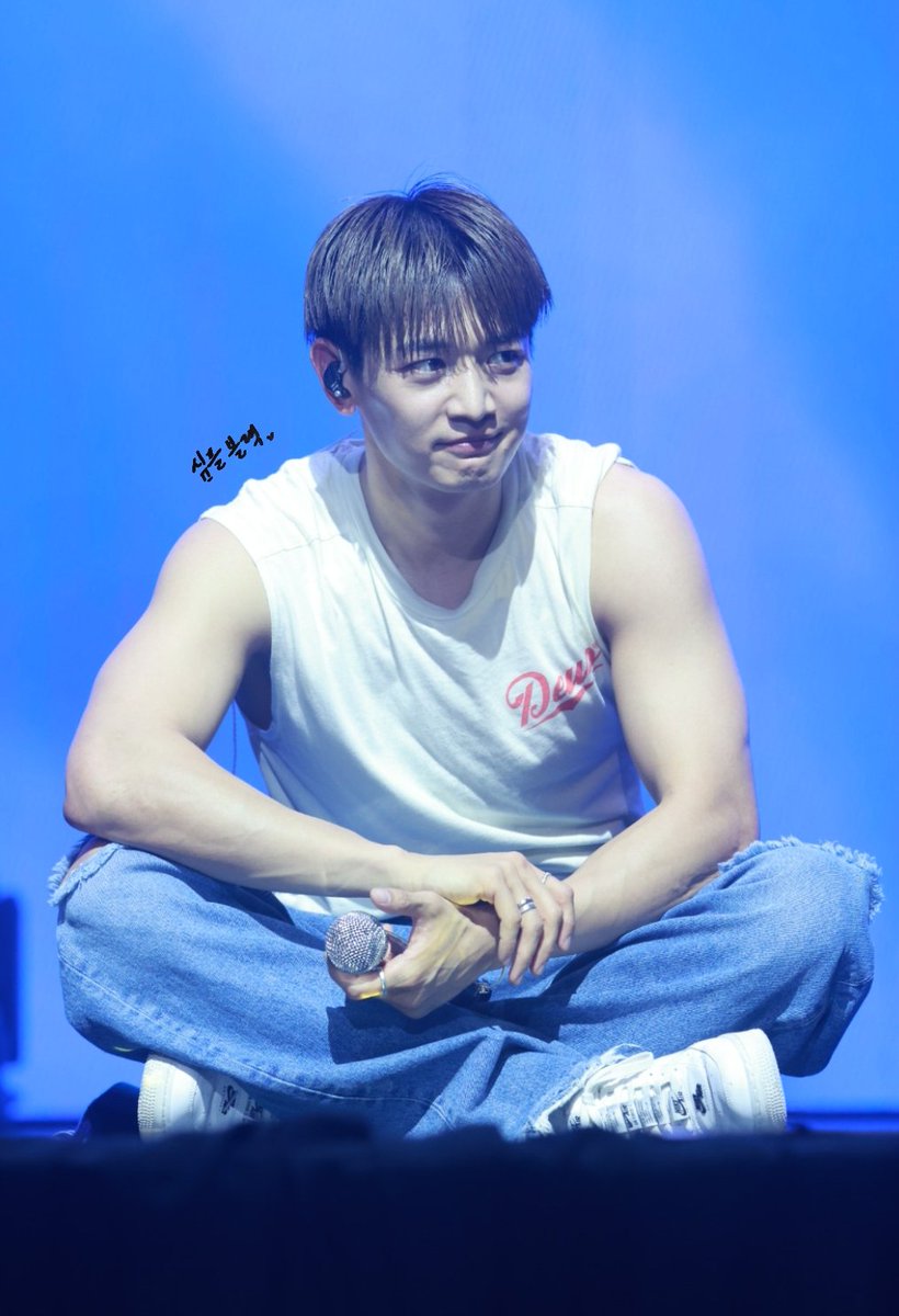simpleblack1209's tweet photo. 250316 민호 MEAN of my first 마리나 preview (12)

가지마~

#민호 #샤이니 #MINHO #SHINee #ミンホ https://t.co/seuxIWyYba