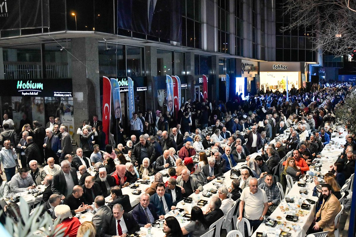 MDervisogluTR's tweet photo. Bu akşam iftarda İstanbul'daydık.

Bu güzel programda emeği geçen başta İl Başkanımız Sayın Yücel Coşkun olmak üzere sofralarını bizimle paylaşan İstanbul teşkilatımızın bütün mensuplarına teşekkür ediyorum. https://t.co/4gYFu49XiR