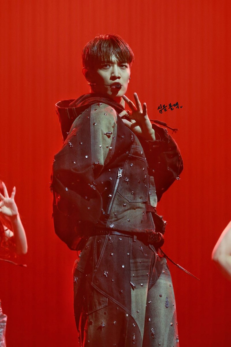 simpleblack1209's tweet photo. 250316 민호 MEAN of my first 마리나 preview (10)

친구가 프리뷰 4랑프리뷰7없대요 ㅋㅋ
너무 졸려서 엄청 헷갈려요@@

#민호 #샤이니 #MINHO #SHINee #ミンホ https://t.co/67szW8Bcak