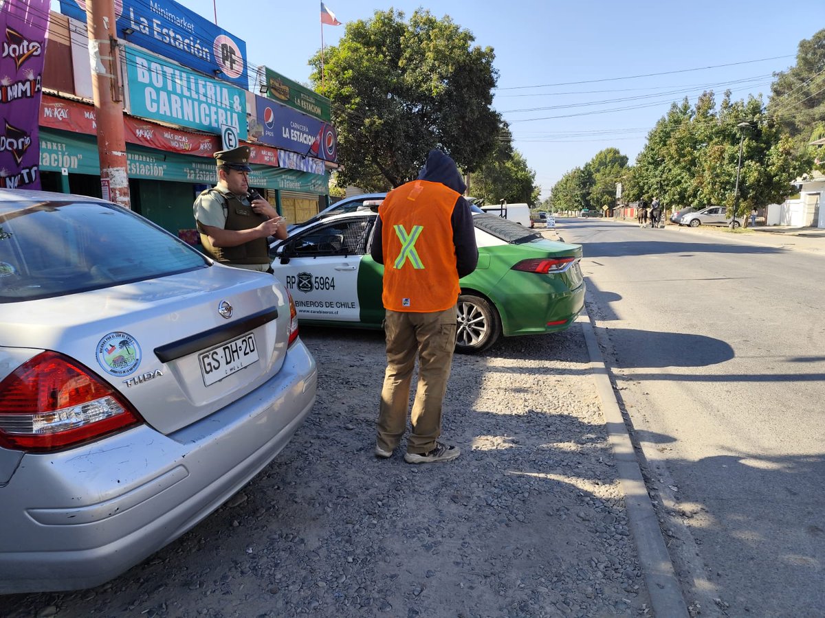 carabprmaipo's tweet photo. #Paine: Carabineros de la Tenencia Champa realizan controles de identidad en el sector Hospital, aumentando la percepción de seguridad de los vecinos.
#CarabinerosDeTodos. https://t.co/ncSNJ9g0bQ