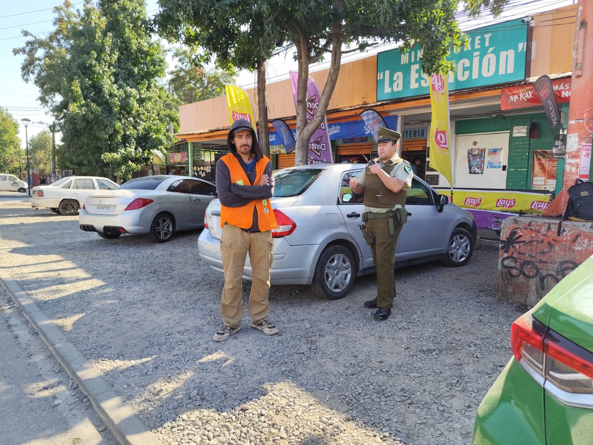 carabprmaipo's tweet photo. #Paine: Carabineros de la Tenencia Champa realizan controles de identidad en el sector Hospital, aumentando la percepción de seguridad de los vecinos.
#CarabinerosDeTodos. https://t.co/ncSNJ9g0bQ