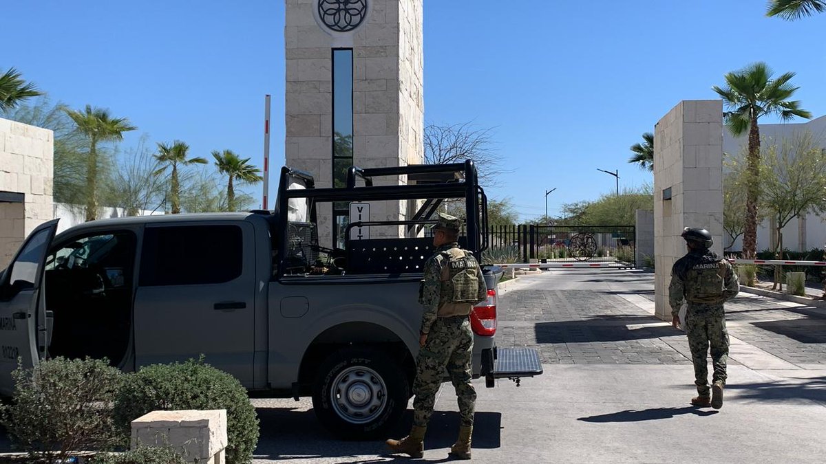 elalbertomedina's tweet image. 🔴 Registran presencia de agentes de la #Marina y #AMIC en fraccionamiento Alta Rivera Residencial al poniente de #Hermosillo.

Al parecer autoridades están llevando a cabo un operativo en la zona, aun no se tiene en claro si es un careo, una orden aprehensión o el motivo, sin