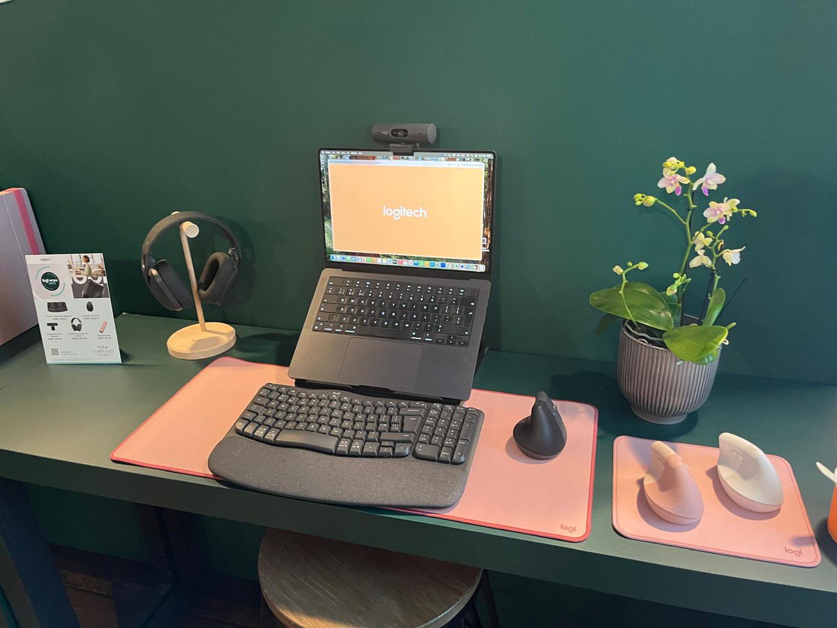 JessicaHepburn's tweet photo. Throwback to an inspiring day at the @weareAllBright Step Forward Summit celebrating International Women’s Day with @Logitech 🌟 https://t.co/NsRUIzMHwk