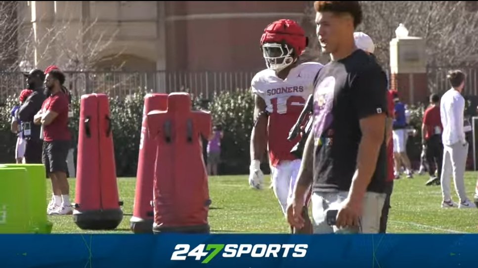 t_martin_90's tweet image. Hot take!
I'm pretty sure this is former #OUcommit @ZaneRowe0 @ recent practice. Watching DEs whose position he could fill one day. I am going to say that he will commit again. W/BV's "no more visits post committing", Zane explores ptions w/staff turnover &amp;amp; commits again. #OUDNA