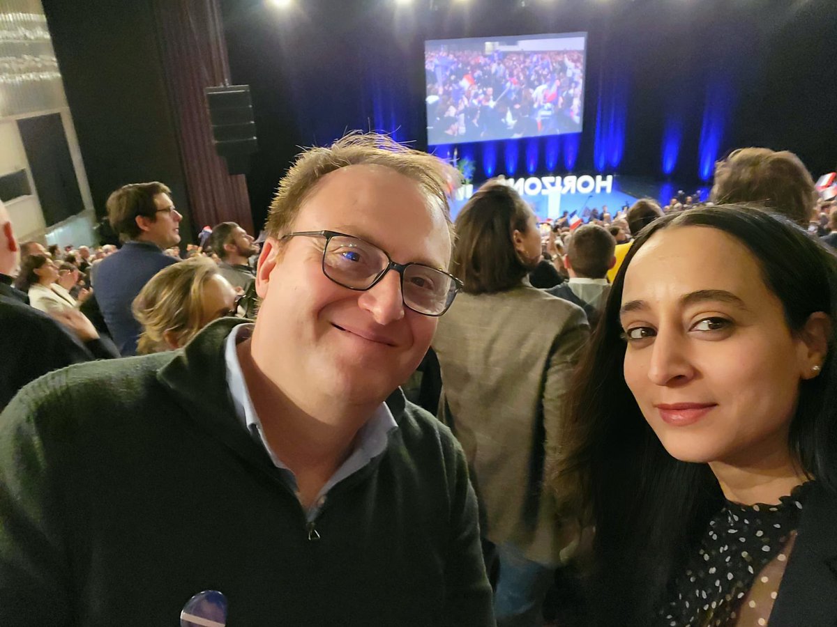 Emmanuel_CANTO_'s tweet image. Congrès qui donne du peps face au « désenchantement démocratique » ! @EPhilippe_LH nous a invité à constituer « une grande armée civile pour transformer la france ». Merci à mes collègues du CM de #Puteaux notamment @BSirsalane Présidente @Femmes_Dem