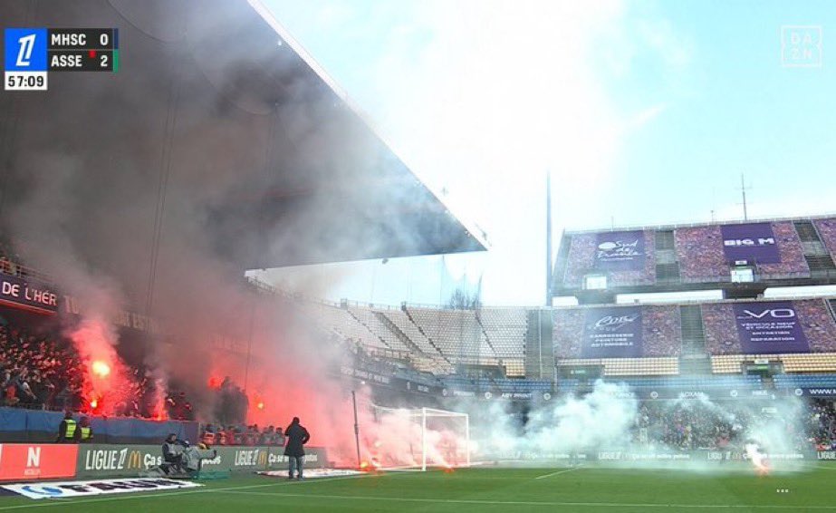 MercatoPlein's tweet image. 🚨🔔 Laurent Nicollin vient de commander des « bananes flambées » au restaurant.

(🗞️ Djo)

#nicollin #mhscasse #mhsc #bleu