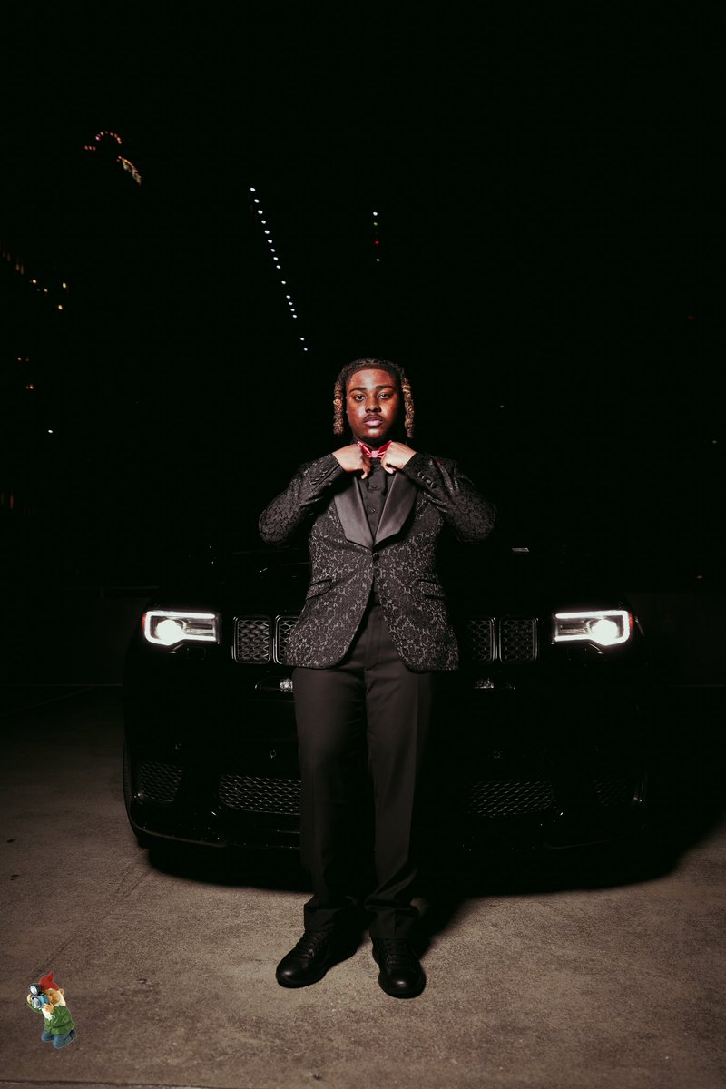 yutreesh's tweet photo. book me for yall prom or anything you need https://t.co/pzF6hmN2Zv