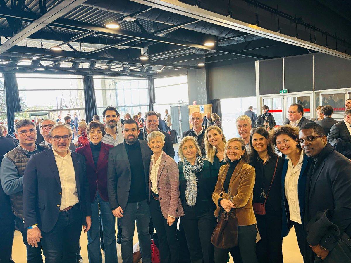 ✨ Un dimanche à Lille pour le Congrès <a href="/HorizonsLeParti/">Horizons</a> <a href="/EPhilippe_LH/">Edouard Philippe</a>  
Nous étions +  de 2000, accompagnés de nombreux <a href="/HorizonsJeunes/">Horizons Jeunes</a> >> une énergie contagieuse, une foule de personnalités régionales dont <a href="/GDarmanin/">Gérald DARMANIN</a> <a href="/ArnaudRobinet/">Arnaud Robinet</a> 
#EdouardPhilippe #Vivement2027