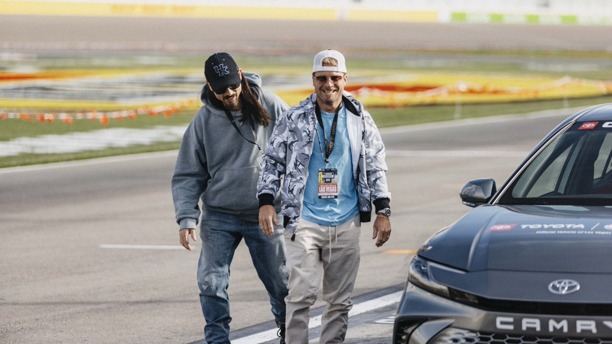 LVMotorSpeedway's tweet photo. Back Street’s back alright. 

@backstreetboys https://t.co/hlPx9SR8iJ