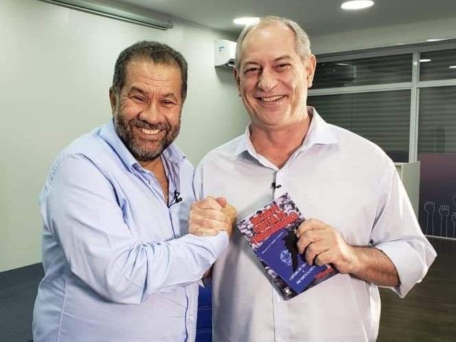 cirogomes's tweet image. Hoje é dia de parabenizar meu irmão, @CarlosLupiPDT, presidente do PDT e grande lutador da causa brasileira. Muita saúde, paz e força neste novo ciclo!
