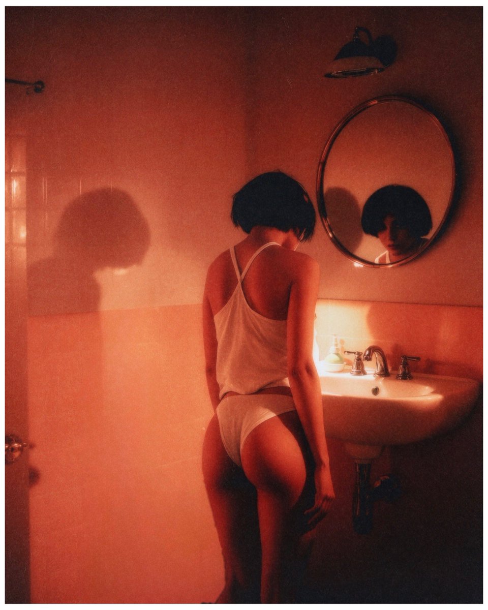 What a day…

#dystopiasavage #thinkverylittle #dream #cinematicshots #dreamlike #loveyourself #fantasy #aesthetic #cinematicshine #dystopiadays #inthemirror #artgallery #moodygram #cinematicmodeon #cinema #cinematic #cinegrams #bathroom #woman