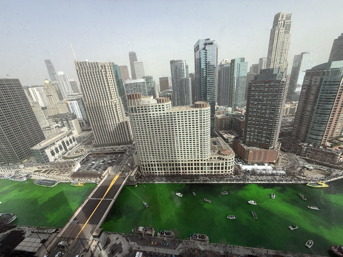thefacetpixel's tweet photo. Chicago River Dyeing (st Patrick’s Day) #chicago #StPatricksDay https://t.co/7CzudZHTtA