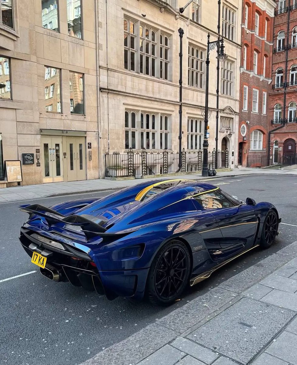 CarCultureCC's tweet photo. Blue-Carbon Koenigsegg Regera 🇬🇧 https://t.co/2Zi0QH1HwB
