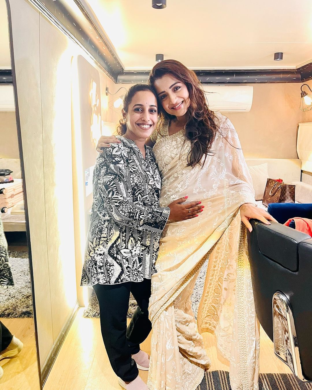 GmLohErbIAAK_NU?format=jpg&name=large