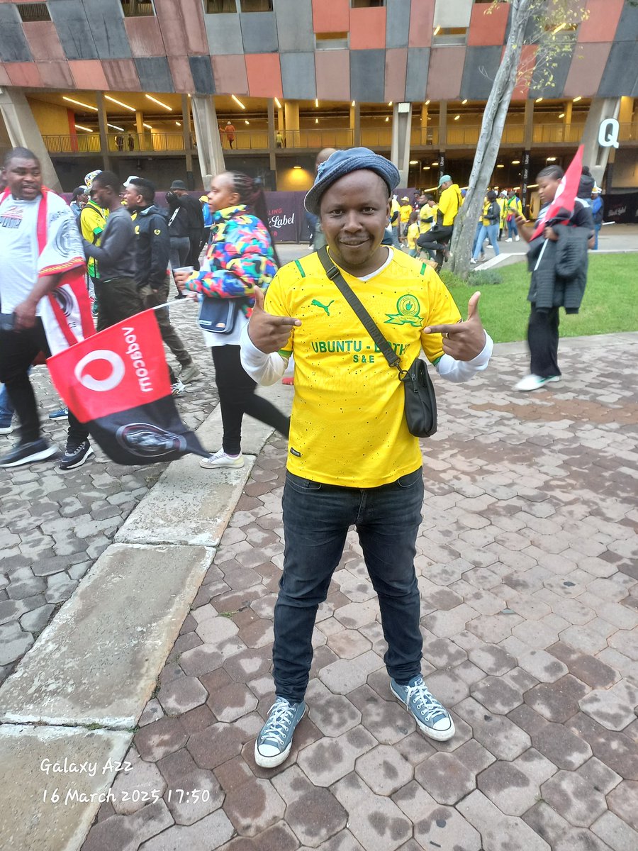 ThabsShiri's tweet photo. We go again hard lucky Masandawana #Masandawana #Kaboyellow https://t.co/W7aieGOwyy