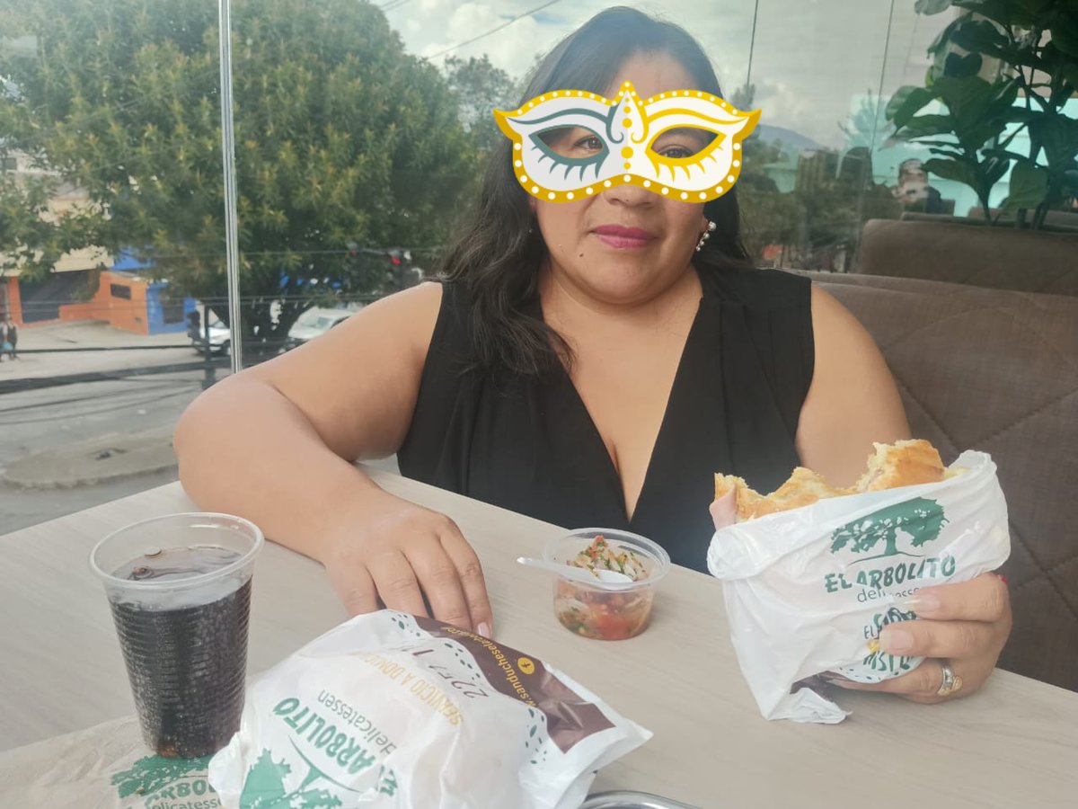Disfrutando de los antojitos luego de una gran velada🎉!!
Saludos!!!!
