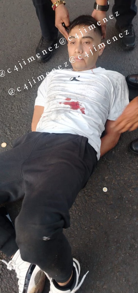 c4jimenez's tweet photo. POLICÍA BALEA a LA RATA
El tipo con mirada perdida es Luis Vázquez Hdz.
Andaba asaltando en la peligrosa @Alc_Iztapalapa 
Agentes de la Subsecretaría de Tránsito de @SSC_CDMX lo descubrieron y persiguieron.
La rata les disparó… pero así acabó: baleada y detenida. https://t.co/qAWYaMGr4Y