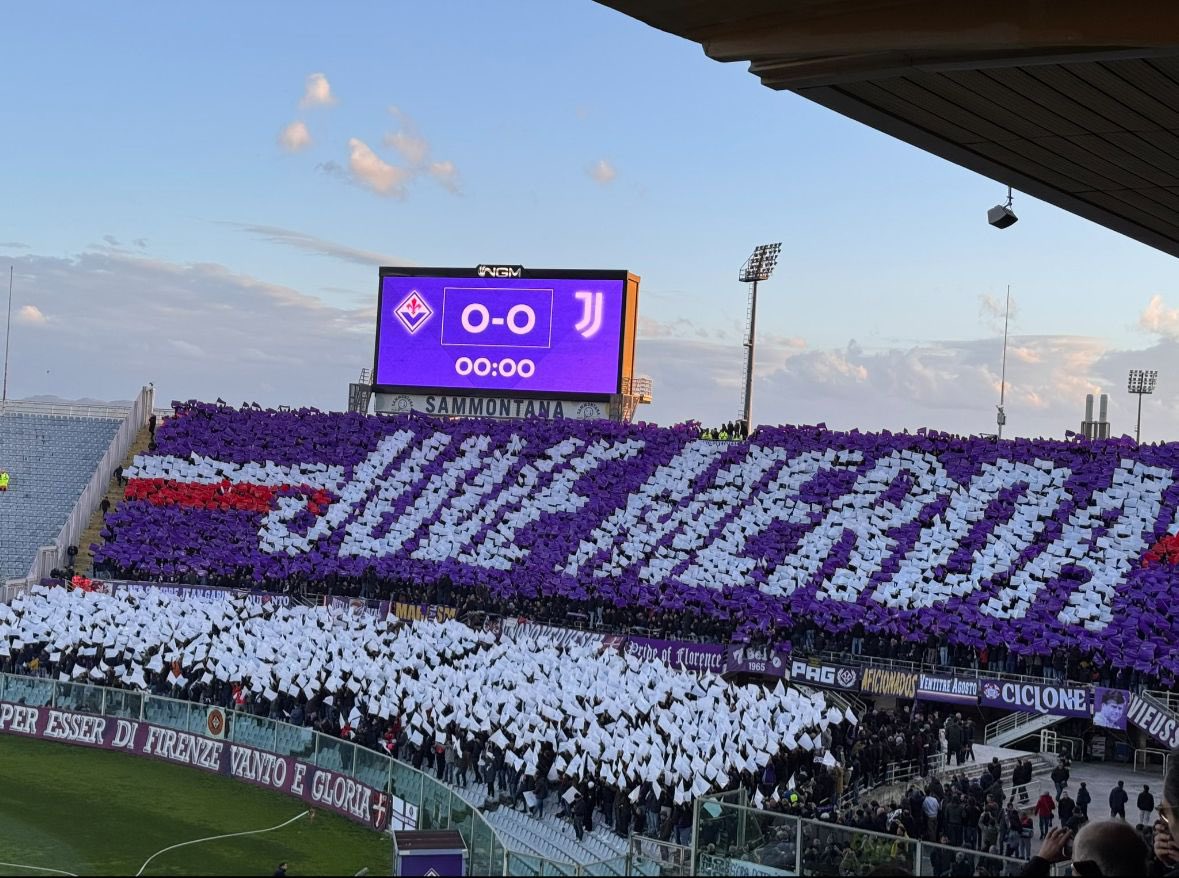 Ma nemmeno noi siamo arrivati mai a tanto,o sbaglio? 😂😂😂 Scenografia pazzesca 👏👏👏 #FiorentinaJuventus