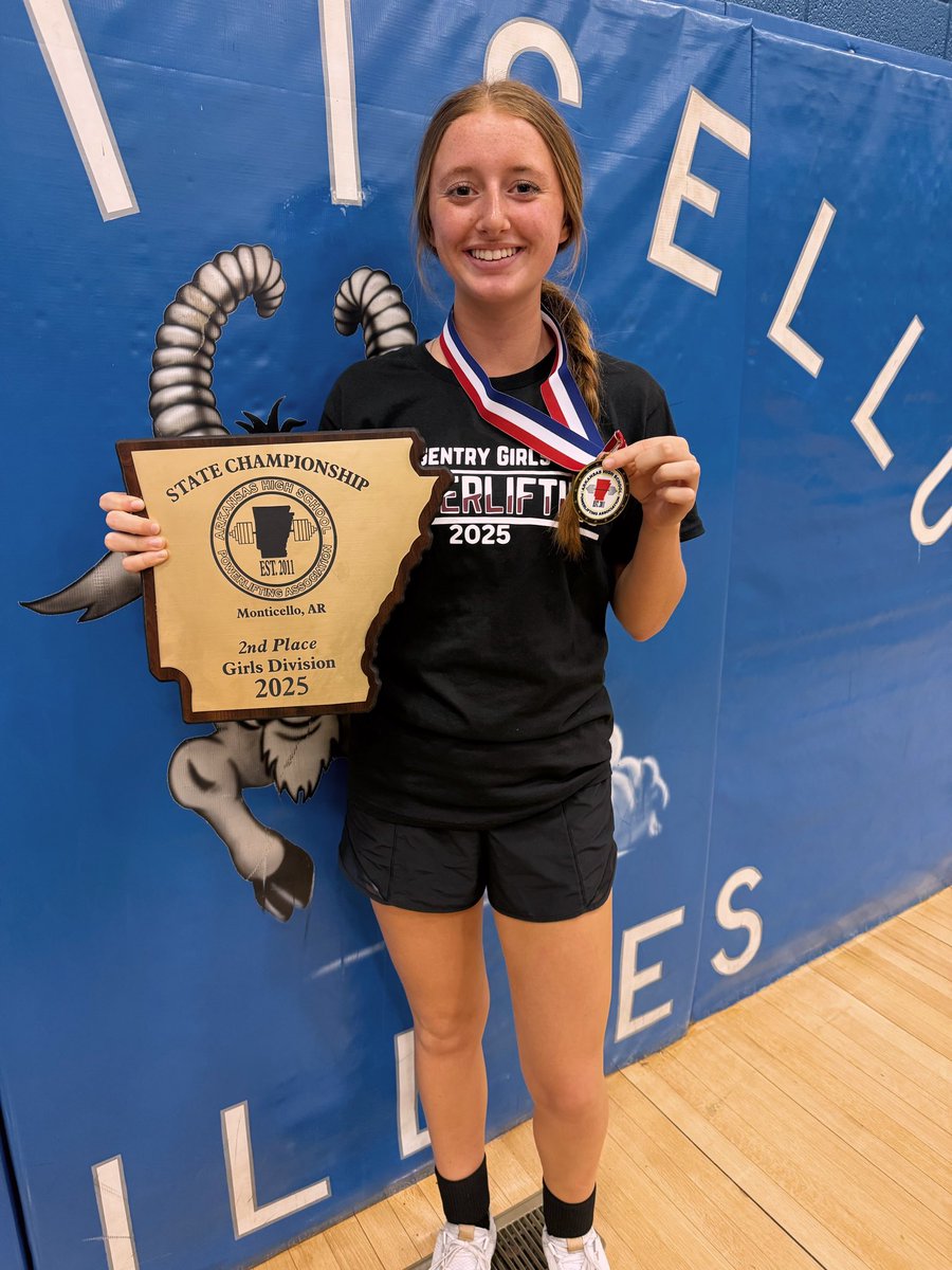 Callie_Jordan5's tweet photo. Decided to try something new this year and joined the powerlifting team! I placed first in my weight class at regionals and state! My team got 1st place in 4A and 2nd overall at state! Such a fun experience! https://t.co/ag2vCTCrS3