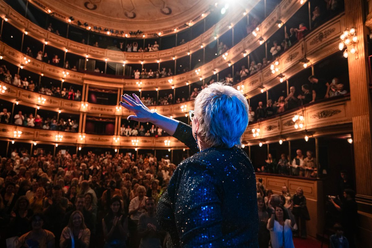 ¿Qué más da? Me encanta volar. - Laura Canoura presentó “La Mariposa Monarca” en el teatro Solís by Sara Porro - Foto Alejandro Persichetti <a href="/lauracanoura/">Laura Canoura</a>  <a href="/TeatroSolis/">Teatro Solís</a> <a href="/elpersi/">AlejandroPersichetti</a> cooltivarte.com/portal/que-mas…