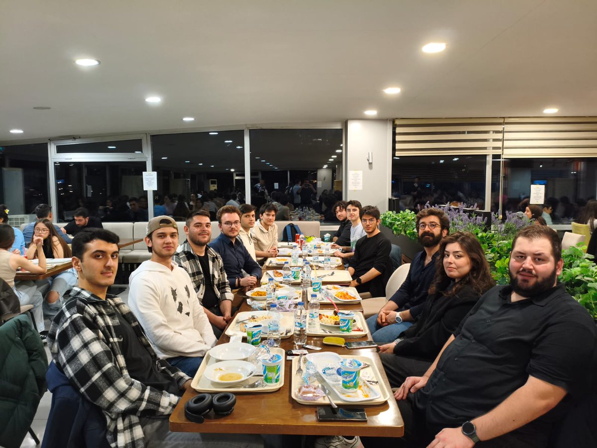 Geleneksel hale getirdiğimiz, iki yıldır sürdürdüğümüz iftar yemeğimizde bu yıl İTÜ Küçük Ev'de bir araya geldik. Bu özel akşamda bizlerle birlikte olan Şeyda Daylan, Doç. Dr. Kamil Karaçuha ve tüm değerli ekip arkadaşlarımıza içtenlikle teşekkür ederiz.