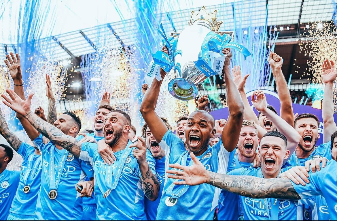 Únicos capitães brasileiros campeões no futebol inglês. Club Athletico Paranaense.