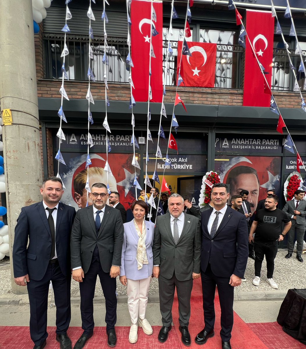 Kayanahsan1's tweet photo. Eskişehir il kongremizin hayırlı olmasını temenni ediyoruz. @caglarolce başkanımızı tebrik ediyor, muvaffakiyetler diliyoruz. Teşkilatlarımız var olsunlar. 

@anahtarparti https://t.co/VJue5wATVs