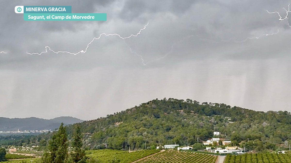 apuntoratge's tweet photo. Vesprada de primavera total!!!

Sol, ruixats, tempestes, arcs de Sant Martí, nevades...

Quina preciositat de fotos! Moltes gràcies 😍 https://t.co/1jWquin7Zy