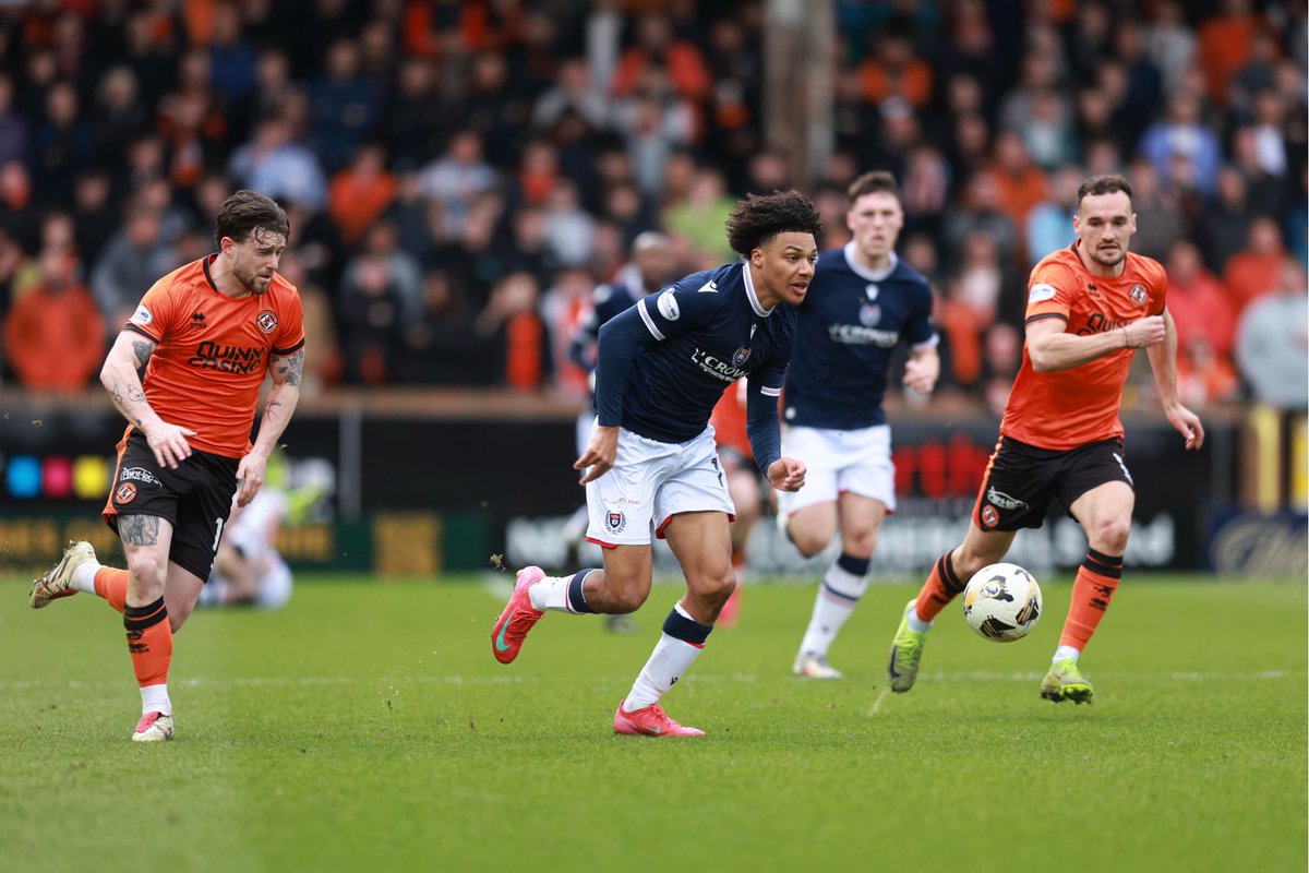 DundeeFC's tweet photo. 5️⃣ star performance ⭐️ 
4️⃣ goals 💥 
3️⃣ points 🫡

#Dundee1893 https://t.co/pnohidnakw