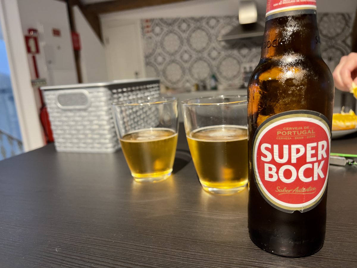 RanasTweets's tweet photo. Siegerbier! #SCRgak #BuliAT https://t.co/0m76pcD8b2