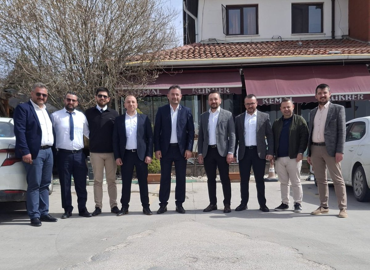 Kayanahsan1's tweet photo. Eskişehir il kongremizin hayırlı olmasını temenni ediyoruz. @caglarolce başkanımızı tebrik ediyor, muvaffakiyetler diliyoruz. Teşkilatlarımız var olsunlar. 

@anahtarparti https://t.co/VJue5wATVs