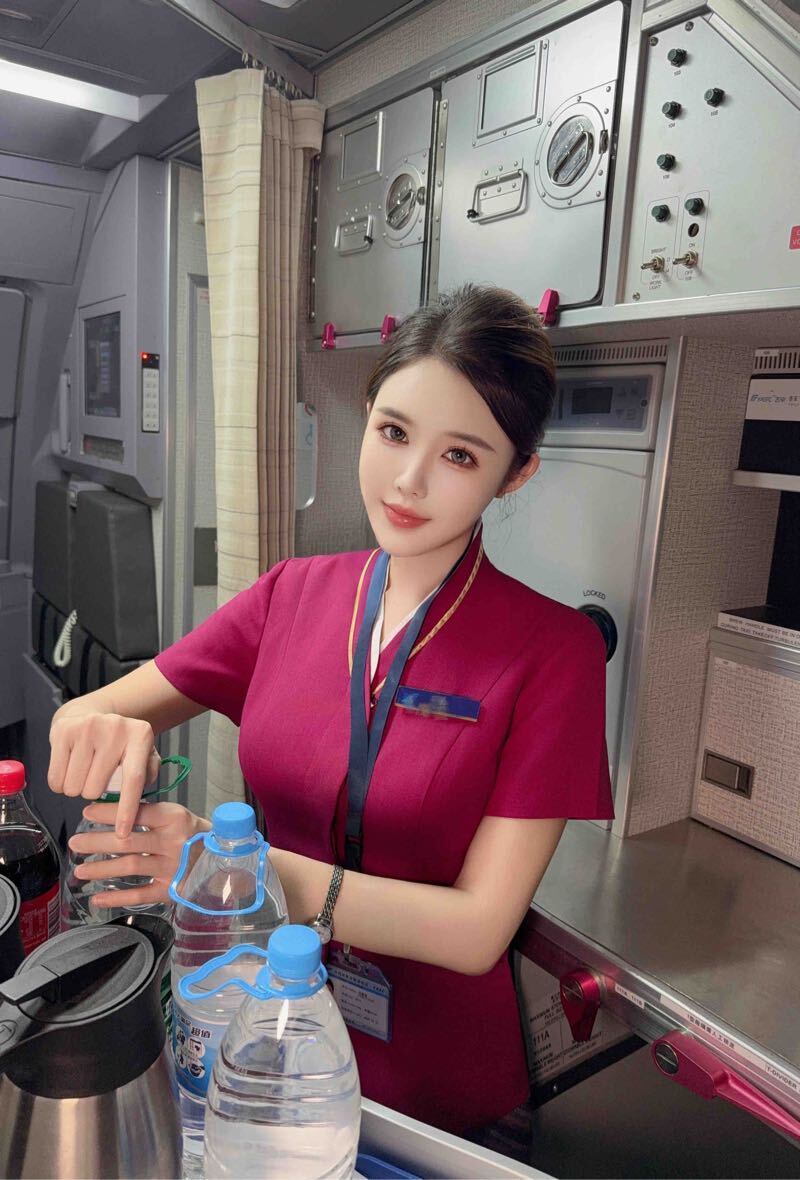 cindy_kongjie's tweet photo. 广州178南航空姐🉑看证

南航航在飞空姐，制服证件齐全.无纹身 身高/Height:178，罩杯天然:大E超吸财 💗风情万种招人迷前凸后翘大S丰满蜜桃臀 https://t.co/SuiQdzcFMB