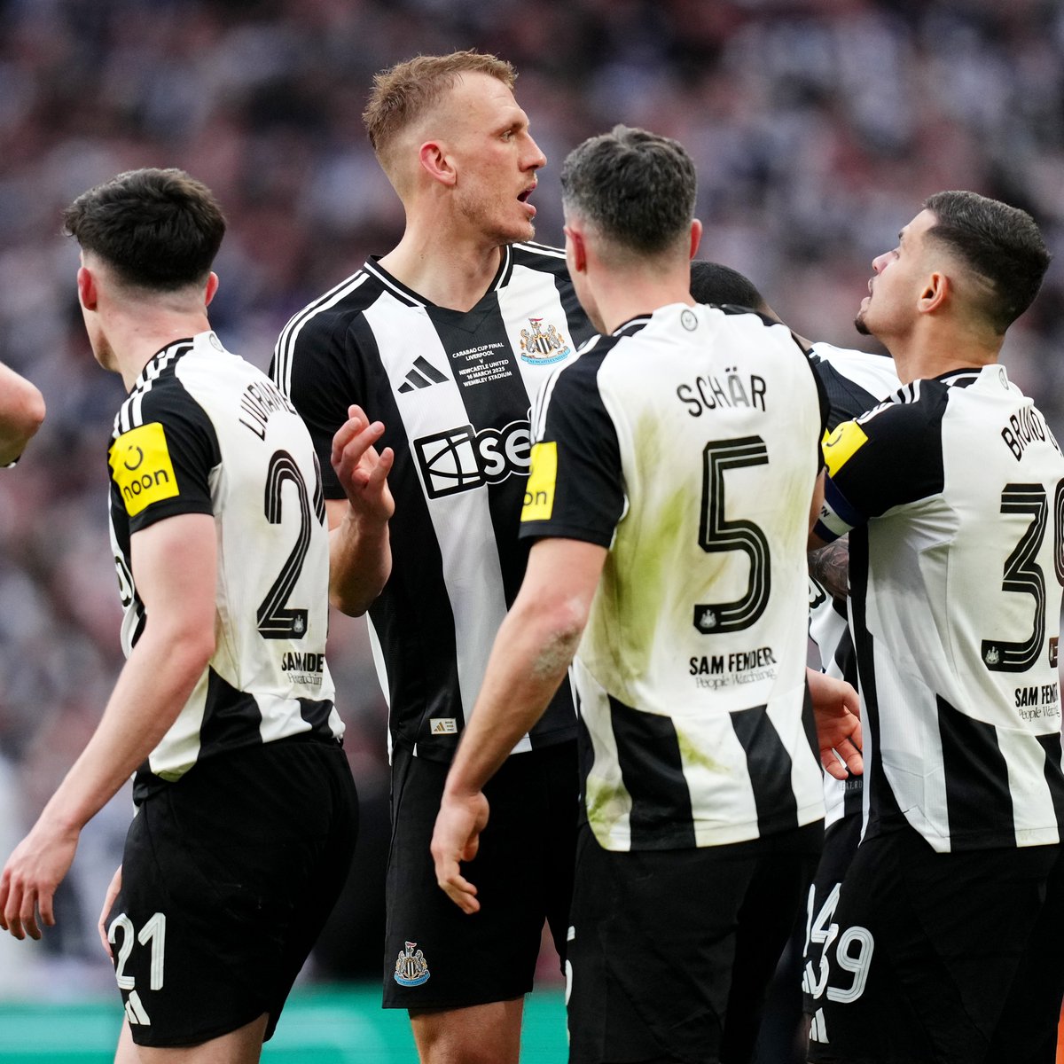 _BeFootball's tweet photo. 𝗜𝗟𝗦 𝗢𝗡𝗧 𝗔𝗧𝗧𝗘𝗡𝗗𝗨 𝟳𝟬 𝗔𝗡𝗦 : 𝗟𝗘𝗦 𝗙𝗔𝗡𝗦 𝗗𝗘 𝗡𝗘𝗪𝗖𝗔𝗦𝗧𝗟𝗘 𝗩𝗢𝗜𝗘𝗡𝗧 𝗟𝗘𝗨𝗥 𝗖𝗟𝗨𝗕 𝗥𝗘𝗠𝗣𝗢𝗥𝗧𝗘𝗥 𝗦𝗢𝗡 𝗣𝗥𝗘𝗠𝗜𝗘𝗥 𝗧𝗥𝗢𝗣𝗛𝗘́𝗘 𝗗𝗘𝗣𝗨𝗜𝗦 𝟭𝟵𝟱𝟱 🥺🖤🤍

Imaginez juste l'attente, des générations de supporters, certains nous ont quittés avant de connaître cette joie 💔