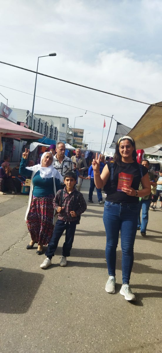 Meryemusluuu's tweet photo. 23 Mart pazar günü yapılacak olan NEWROZ çalışmasından 
Newroz piroz be ✌️✌️✌️ https://t.co/LTvBUKzKom