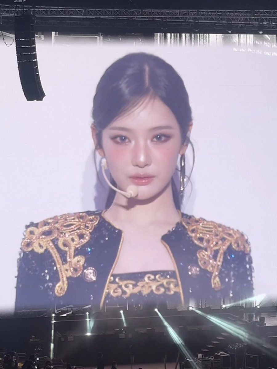 stunning_allyyy's tweet image. ningning goes mega viral with recent photos in aespa encore concert.

🧵A thread：