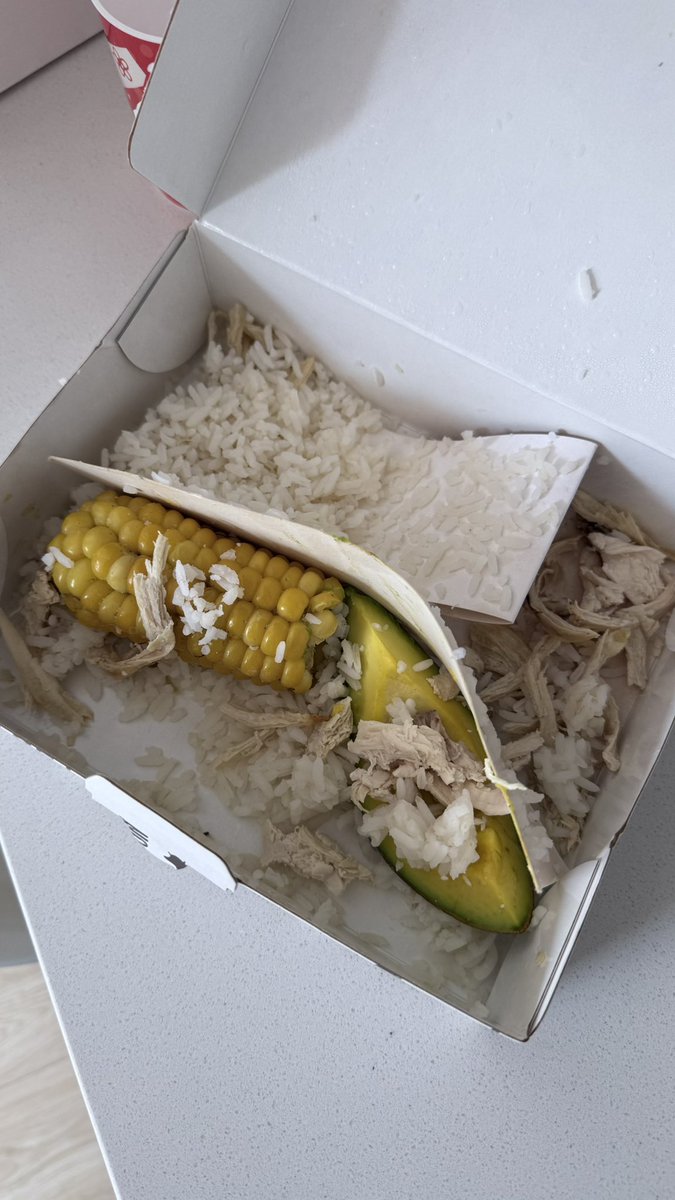dsteven's tweet photo. Señores @RappiColombia compre un ajiaco y sólo llegó esto. Pido devolución y sólo reembolsan 9.000. ¿Qué hacer en este caso @sicsuper ? https://t.co/xd78grsJGm